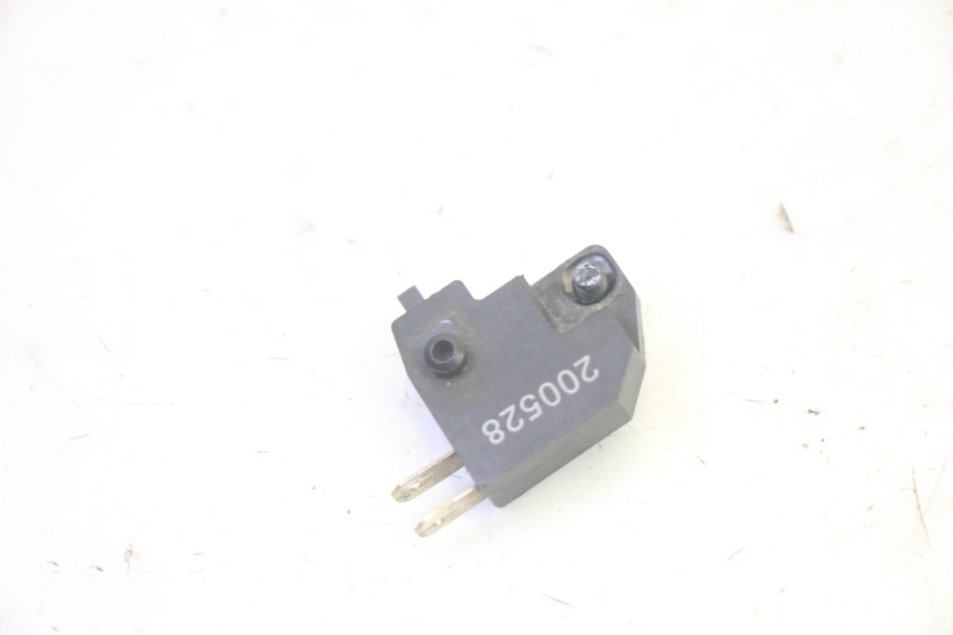 photo de INTERRUTTORE STOP DESTRA PEUGEOT KISBEE 4T 50 (2018 - 2022) - Altra angolazione