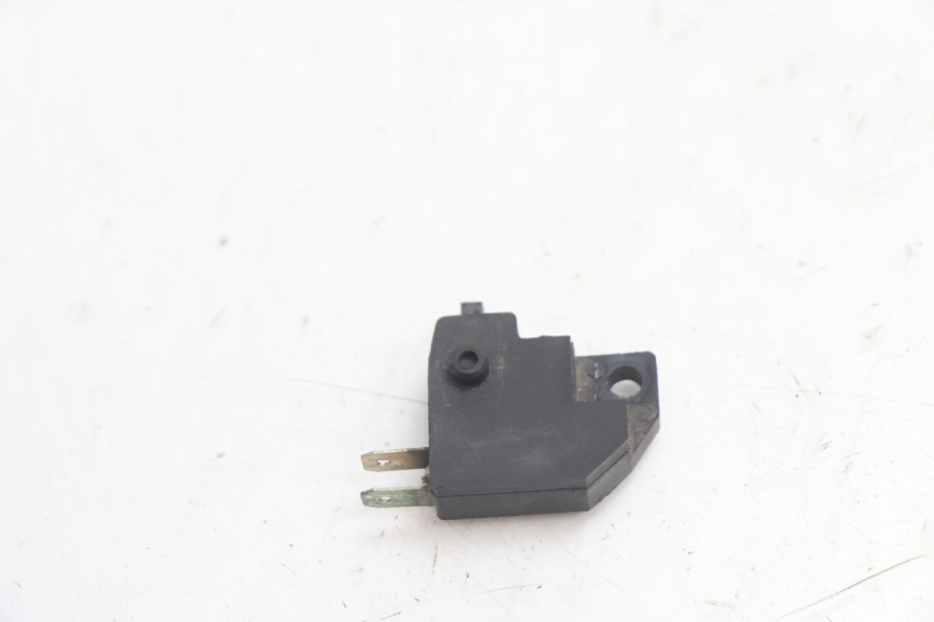 photo de Interruttore stop freno destro PEUGEOT KISBEE 4T 50 (2010 - 2017) - Altra angolazione
