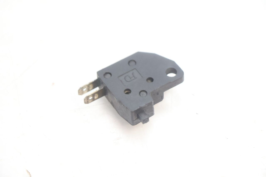 photo de Interruttore stop freno destro PEUGEOT KISBEE 4T 50 (2010 - 2017) - Dettaglio del componente