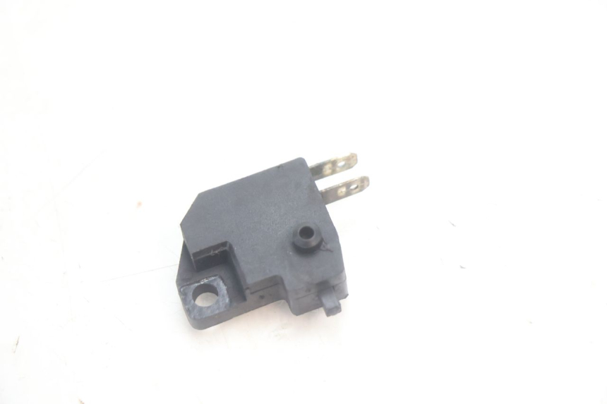 photo de Interruttore stop freno destro PEUGEOT KISBEE 4T 50 (2010 - 2017) - Zoom sullo stato d'uso