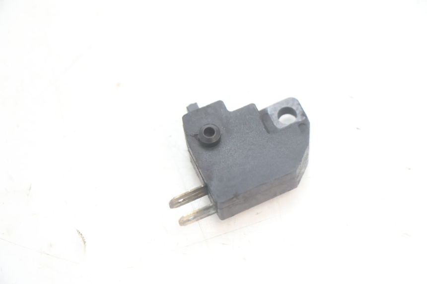 photo de Interruttore stop freno destro PEUGEOT KISBEE 4T 50 (2010 - 2017) - Altra angolazione