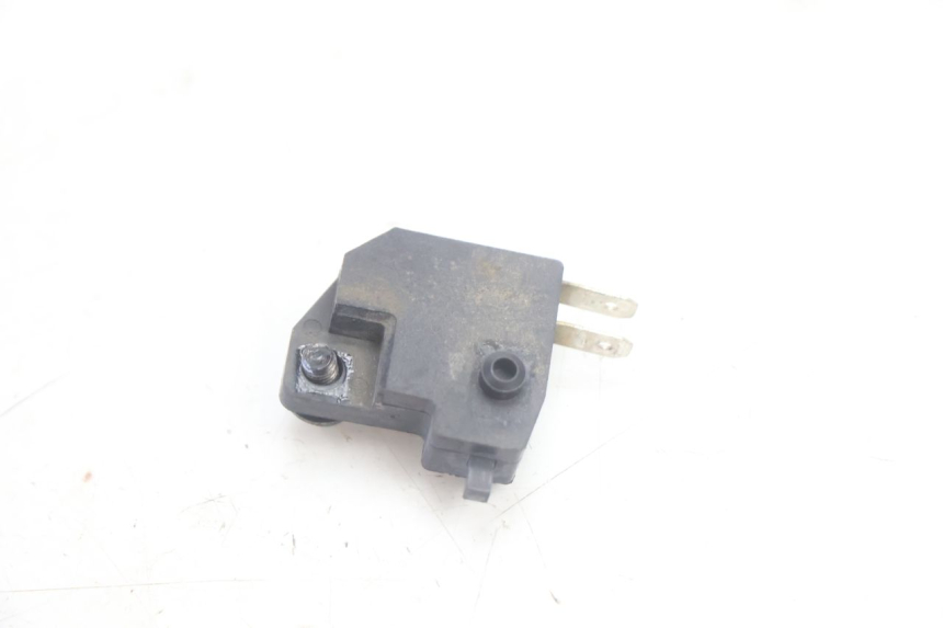 photo de INTERRUTTORE STOP DESTRA PEUGEOT KISBEE 4T 50 (2018 - 2022) - Altra angolazione