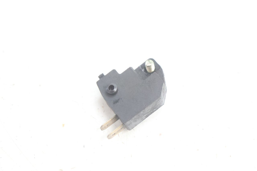 photo de Interruttore stop freno destro PEUGEOT KISBEE 4T 50 (2010 - 2017) - Zoom sullo stato d'uso