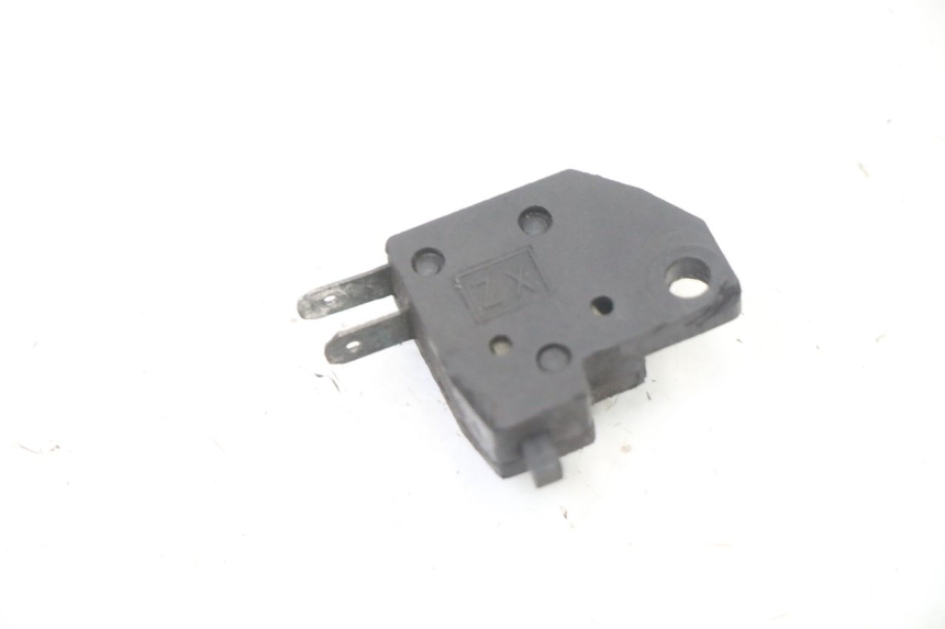 photo de INTERRUTTORE STOP DESTRO KYMCO DINK STREET 125 (2009 - 2014) - Zoom sullo stato d'uso