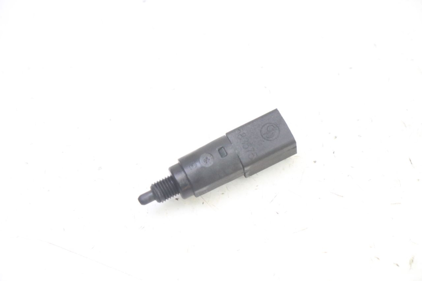 photo de INTERRUTTORE STOP DESTRA PIAGGIO LIBERTY 4T 50 (2009 - 2015) - Dettaglio del componente