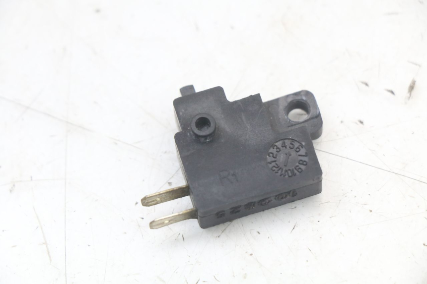 photo de INTERRUTTORE STOP DESTRA SYM MIO 50 (2011 - 2017) - Zoom sullo stato d'uso