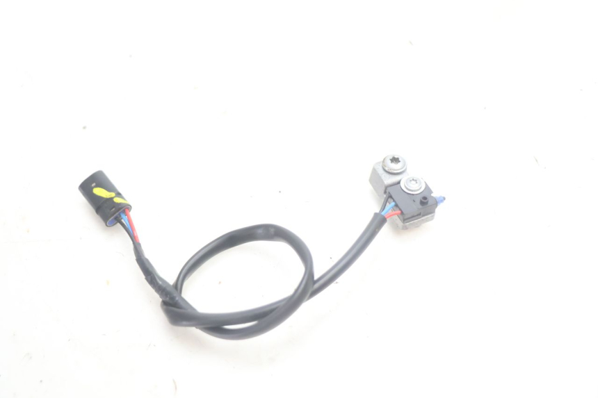 photo de INTERRUTTORE STOP DESTRA PIAGGIO MP3 HPE 530 (2022 - 2026) - Altra angolazione