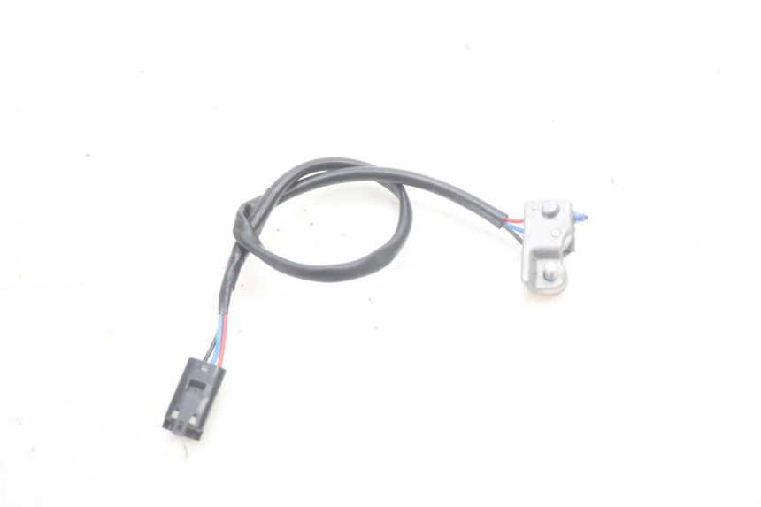 photo de INTERRUTTORE STOP DESTRA PIAGGIO MP3 HPE 530 (2022 - 2026) - Primo piano tecnico