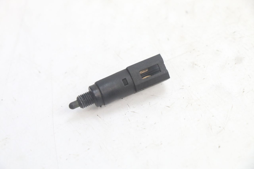 photo de INTERRUTTORE STOP DESTRA PIAGGIO MP3 125 (2006 - 2014) - Vista principale