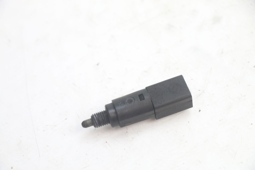 photo de INTERRUTTORE STOP DESTRA PIAGGIO MP3 125 (2006 - 2014) - Zoom sullo stato d'uso