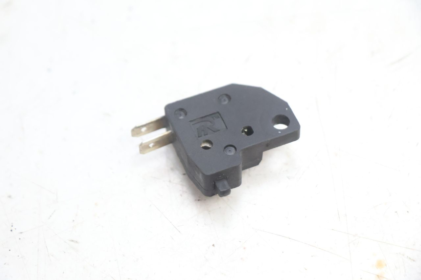 photo de INTERRUTTORE STOP DESTRA KYMCO LIKE 4T 50 (2019 - 2025) - Zoom sullo stato d'uso
