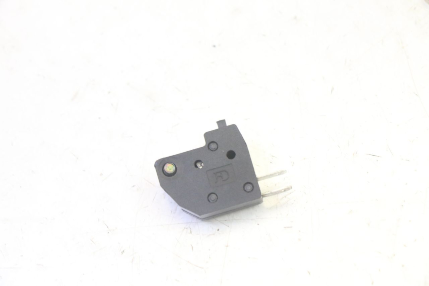 photo de INTERRUTTORE STOP DESTRA SYM ORBIT III 3 4T 50 (2021 - 2025) - Zoom sullo stato d'uso