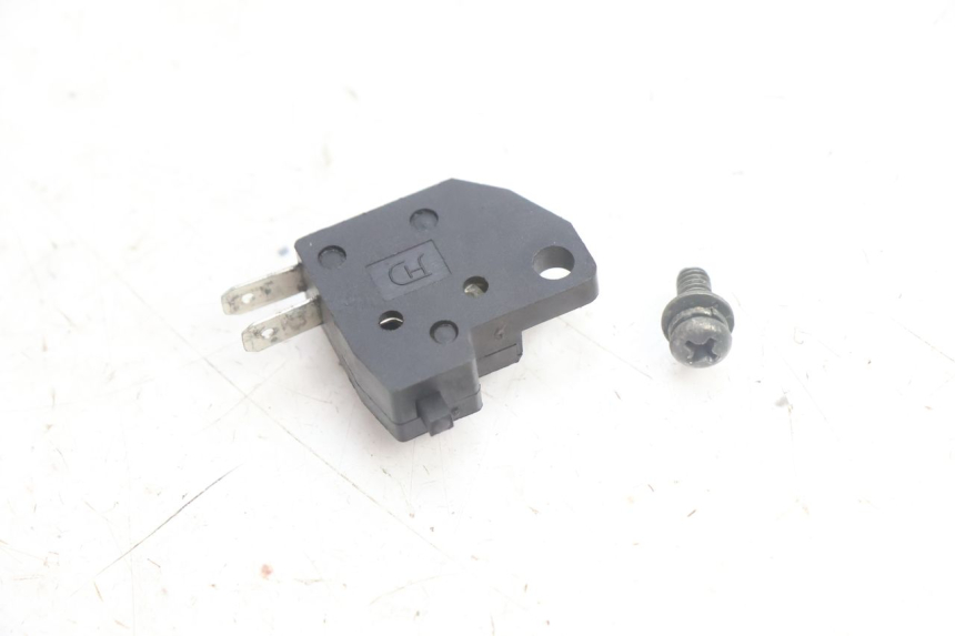 photo de INTERRUTTORE STOP DESTRA SYM ORBIT III 3 4T 50 (2021 - 2025) - Dettaglio del componente