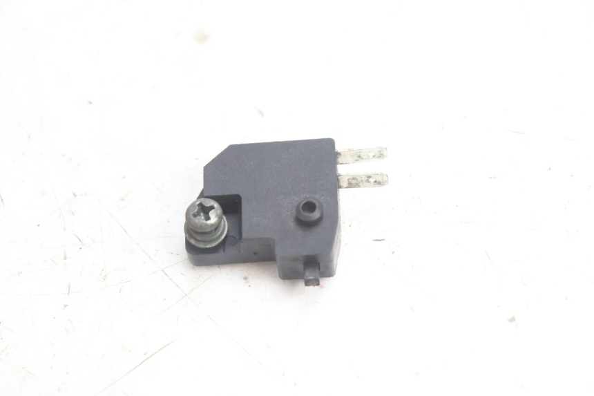 photo de INTERRUTTORE STOP DESTRA SYM ORBIT III 3 4T 50 (2021 - 2025) - Altra angolazione