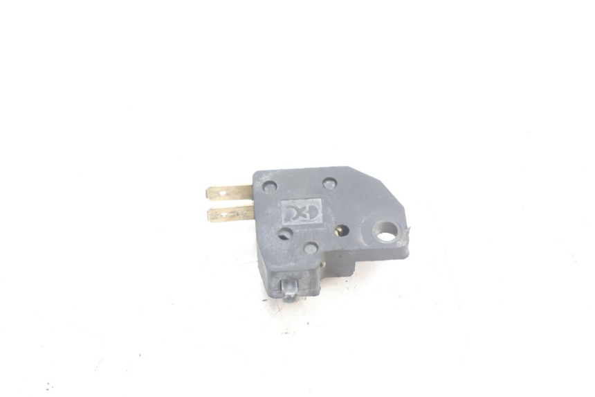 photo de INTERRUTTORE STOP DESTRA SYM ORBIT III 3 4T 50 (2021 - 2025) - Altra angolazione
