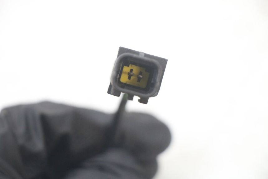 photo de INTERRUTTORE STOP DESTRA PEUGEOT SATELIS COMPRESSOR K15 125 (2006 - 2009) - Primo piano tecnico