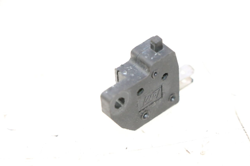 photo de INTERRUTTORE STOP DESTRA VASTRO R-ONE 4T 50 (2014 - 2022) - Zoom sullo stato d'uso