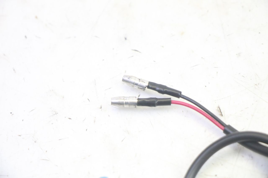 photo de INTERRUTTORE STOP DESTRA JM MOTORS SANTANA EVO 50 (2024 - 2026) - Primo piano tecnico