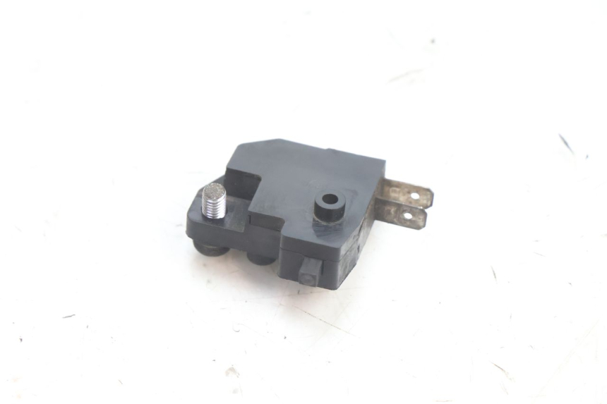 photo de INTERRUTTORE STOP FRENO DESTRO PEUGEOT SATELIS 125 (2006 - 2009) - Altra angolazione