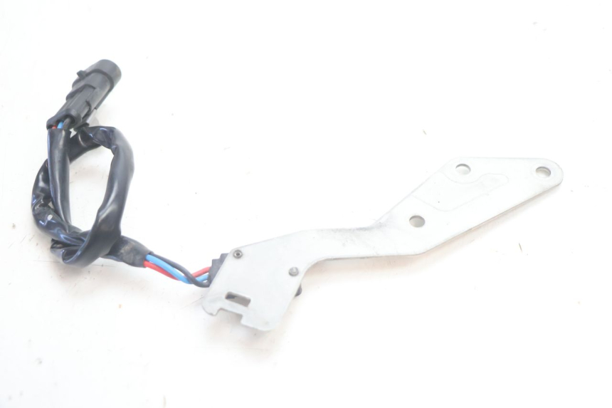 photo de INTERRUTTORE STOP DESTRA CAN-AM SPYDER RS 1000 (2008 - 2012) - Altra angolazione