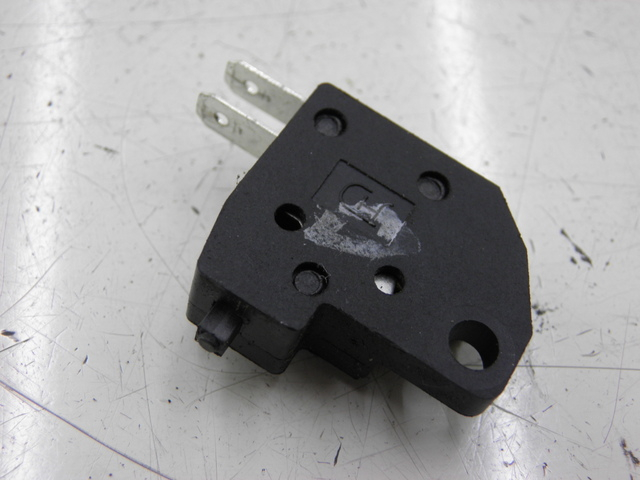 photo de Interruttore stop freno destro SYM ORBIT 2 50 (2010 - 2017) - Zoom sullo stato d'uso