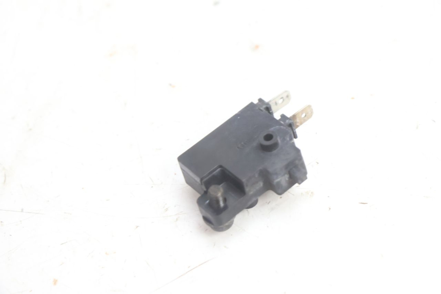 photo de INTERRUTTORE STOP FRENO DESTRO HONDA VFR FI RC46 800 (1998 - 2001) - Altra angolazione