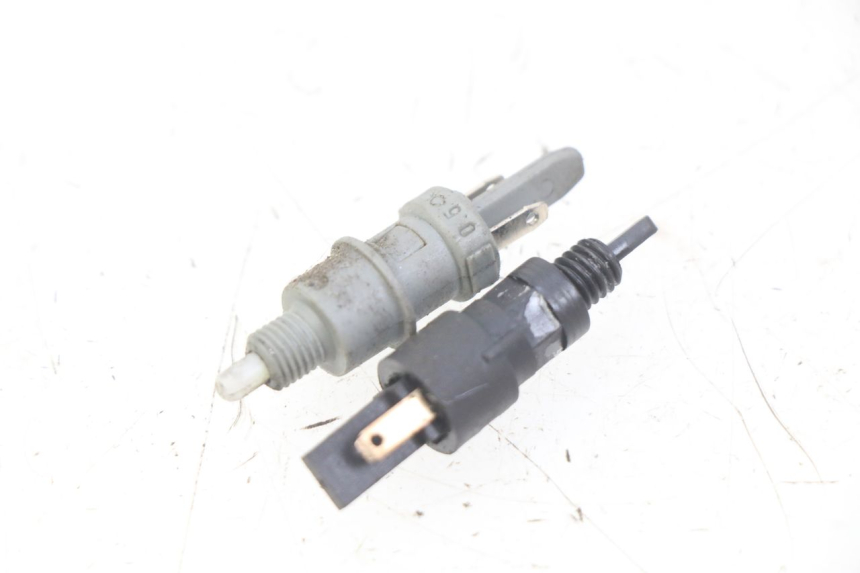 photo de INTERRUTTORE STOP PEUGEOT E-VIVACITY 1 (2012 - 2018) - Vista principale