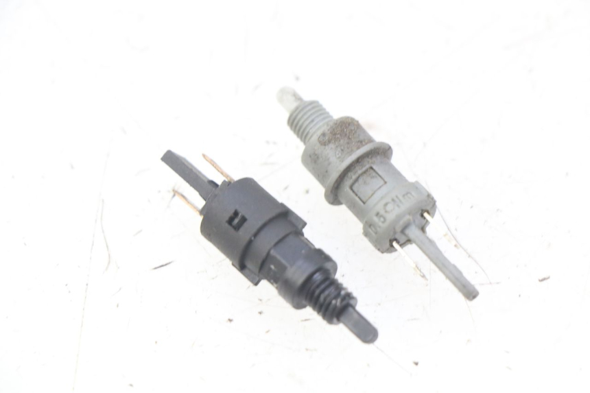 photo de INTERRUTTORE STOP PEUGEOT E-VIVACITY 1 (2012 - 2018) - Dettaglio del componente