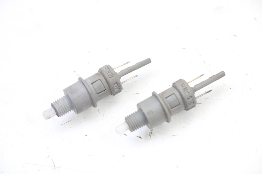 photo de INTERRUTTORE STOP PEUGEOT ELYSEO 125 (1999 - 2004) - Vista principale