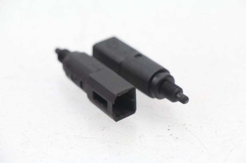 photo de INTERRUTTORE STOP PIAGGIO FLY 2T 50 (2004 - 2017) - Vista principale