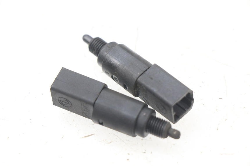 photo de INTERRUTTORE STOP PIAGGIO FLY 2T 50 (2004 - 2017) - Vista principale