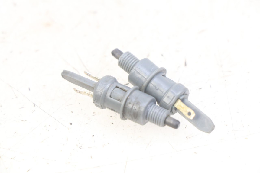 photo de INTERRUTTORE STOP PIAGGIO FLY 2T 50 (2004 - 2017) - Vista principale