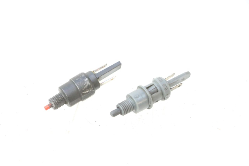 photo de INTERRUTTORE STOP PIAGGIO FLY 2T 50 (2004 - 2017) - Vista principale