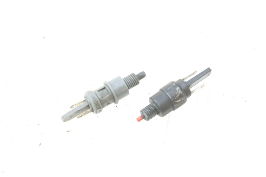 photo de INTERRUTTORE STOP PIAGGIO FLY 2T 50 (2004 - 2017) - Dettaglio del componente