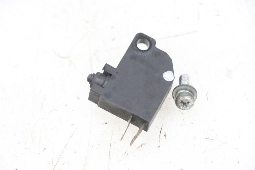 photo de INTERRUTTORE STOP SINISTRA SUZUKI BURGMAN 650 (2013 - 2020) - Dettaglio del componente