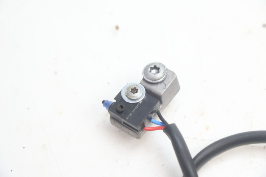 photo de INTERRUTTORE STOP SINISTRA PIAGGIO MP3 HPE 530 (2022 - 2026) - Altra angolazione