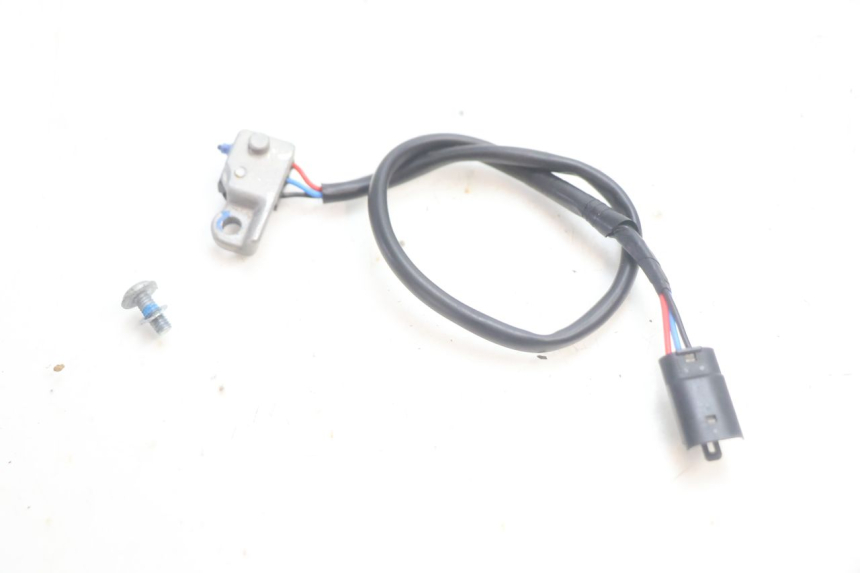 photo de INTERRUTTORE STOP SINISTRA PIAGGIO MP3 HPE 530 (2022 - 2026) - Vista d'insieme del prodotto