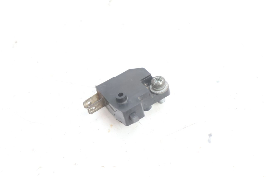 photo de INTERRUTTORE STOP SINISTRO PEUGEOT SATELIS 125 (2006 - 2009) - Altra angolazione