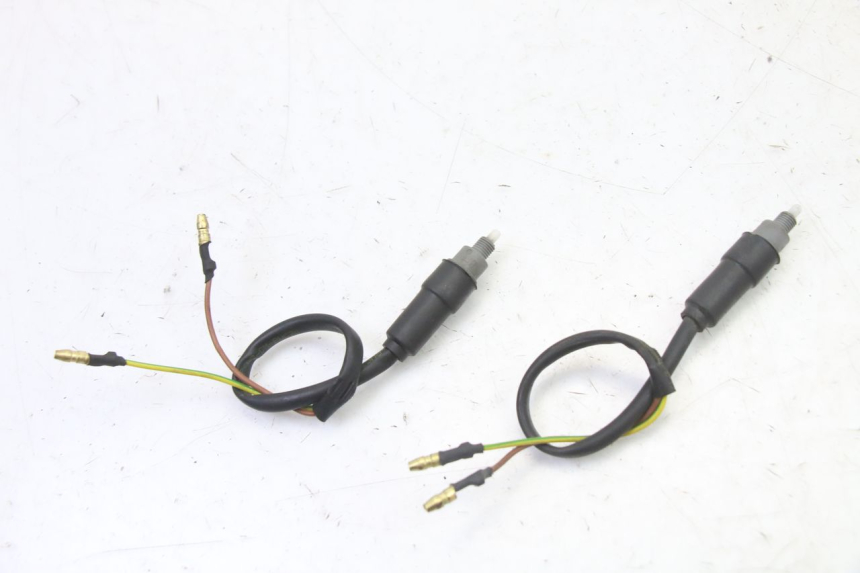 photo de INTERRUTTORE STOP YAMAHA JOG R 50 (2004 - 2014) - Primo piano tecnico