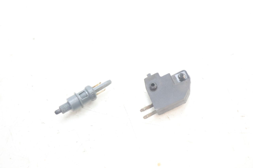 photo de INTERRUTTORE STOP PEUGEOT KISBEE 2T 50 (2010 - 2017) - Dettaglio del componente
