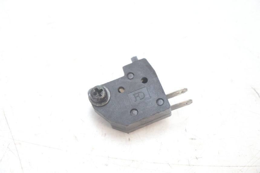 photo de INTERRUTTORE STOP PEUGEOT KISBEE 2T 50 (2010 - 2017) - Altra angolazione