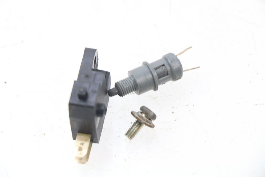 photo de INTERRUTTORE STOP PEUGEOT KISBEE 4T 50 (2010 - 2017) - Zoom sullo stato d'uso