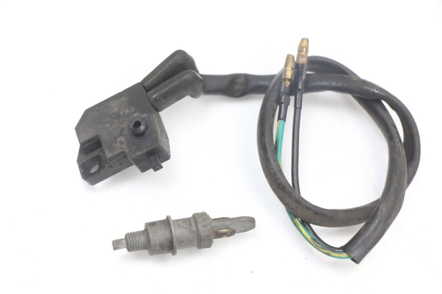 photo de CONTACTEUR FEU STOP PEUGEOT KISBEE 4T 50 (2018 - 2022) - Vista principale