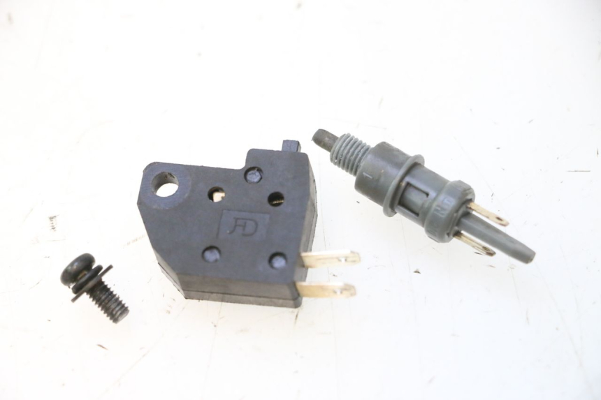 photo de INTERRUTTORE STOP PEUGEOT KISBEE 4T 50 (2023 - 2026) - Dettaglio del componente
