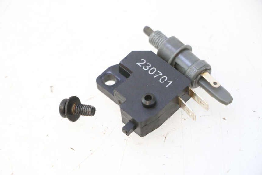photo de INTERRUTTORE STOP PEUGEOT KISBEE 4T 50 (2023 - 2026) - Zoom sullo stato d'uso