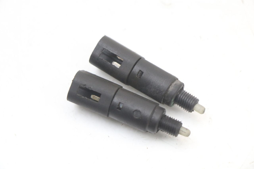 photo de INTERRUTTORE STOP PIAGGIO LIBERTY 4T 50 (2004 - 2008) - Zoom sullo stato d'uso