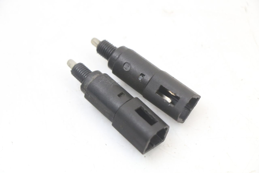 photo de INTERRUTTORE STOP PIAGGIO LIBERTY 4T 50 (2004 - 2008) - Altra angolazione