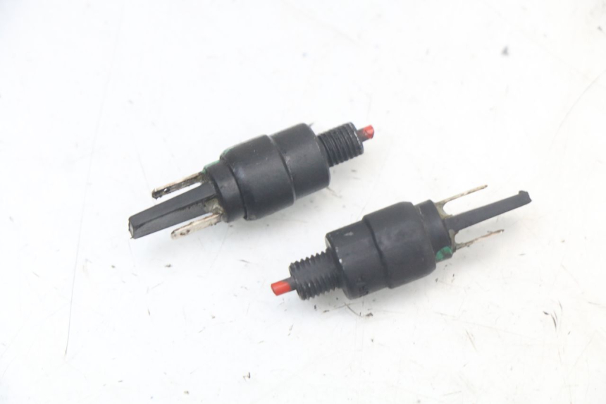 photo de INTERRUTTORE STOP PIAGGIO LIBERTY IGET 4T 50 (2021 - 2025) - Dettaglio del componente