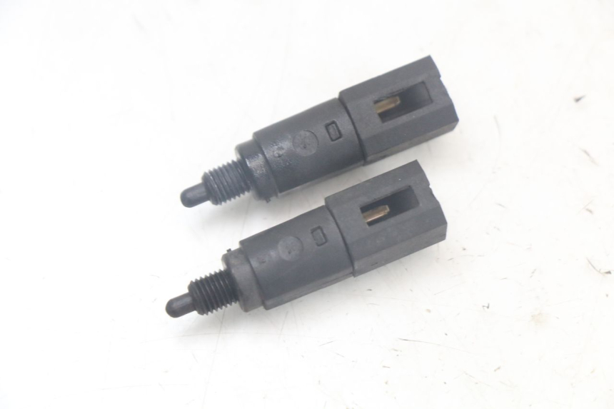 photo de INTERRUTTORE STOP PIAGGIO LIBERTY 125 (2009 - 2013) - Vista principale