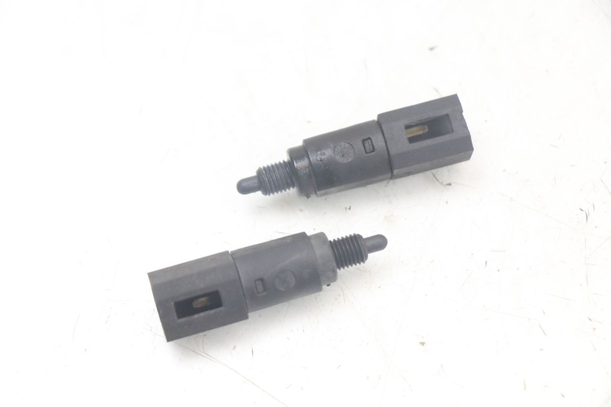 photo de INTERRUTTORE STOP PIAGGIO LIBERTY 125 (2009 - 2013) - Dettaglio del componente